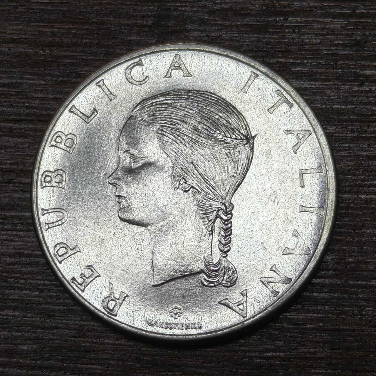 【铜匠收藏】★第146★散币专场 不寄存，30包邮。不满30元，支付5元运费。《接受代拍 代送NGC评级》 66【无寄存】意大利 1979年 100里拉 不锈钢币 母子牛 FAO币