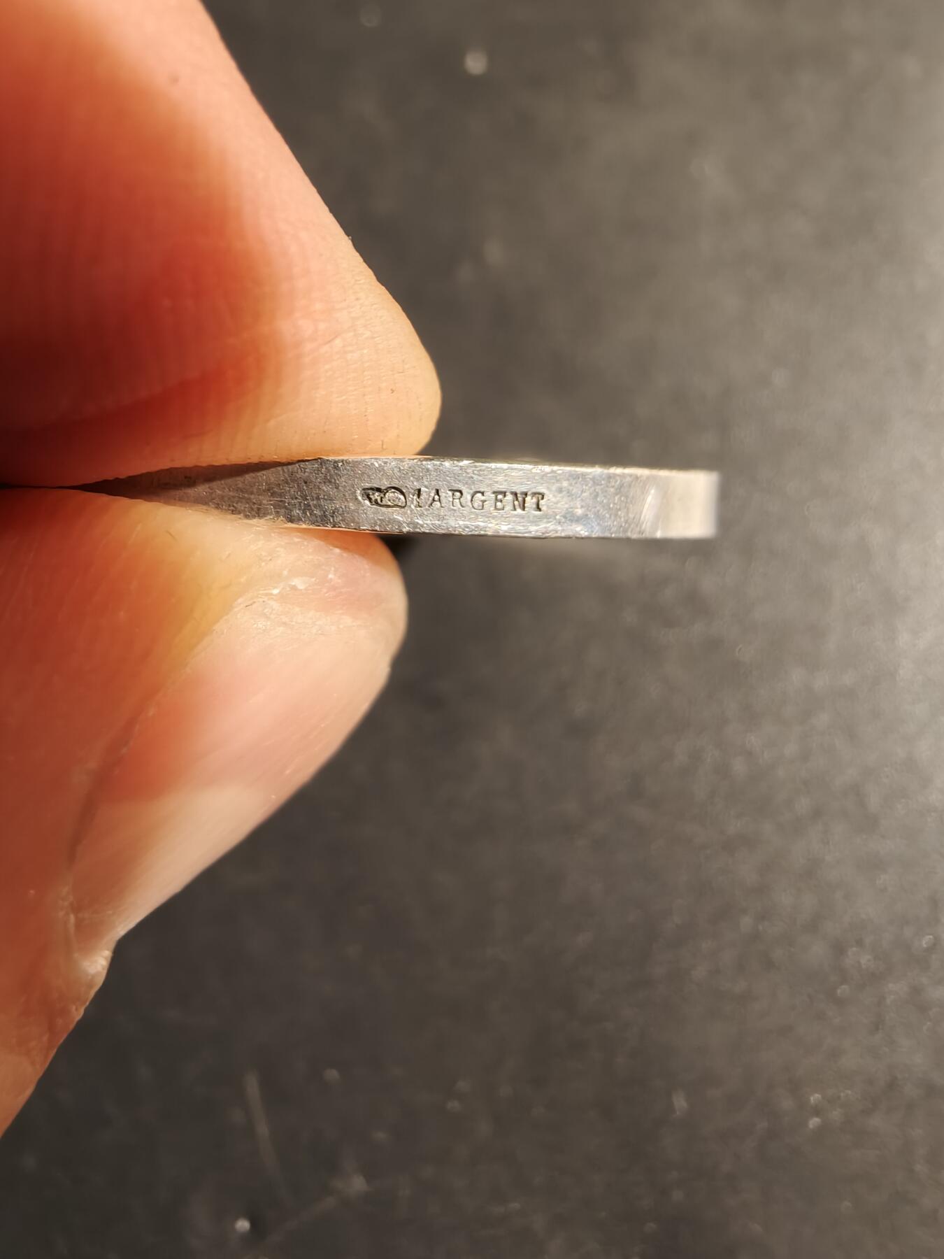 老王徽章第180期 法国结婚纪念银章     少见版本    原盒950银     直径36mm   重量24.3g