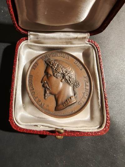 老王徽章第180期 - 法国拿破仑三世克里米亚战争萨瓦斯托波尔战役大铜章     带盒子     手指Cuivre铜标     直径46mm      重量48.7g