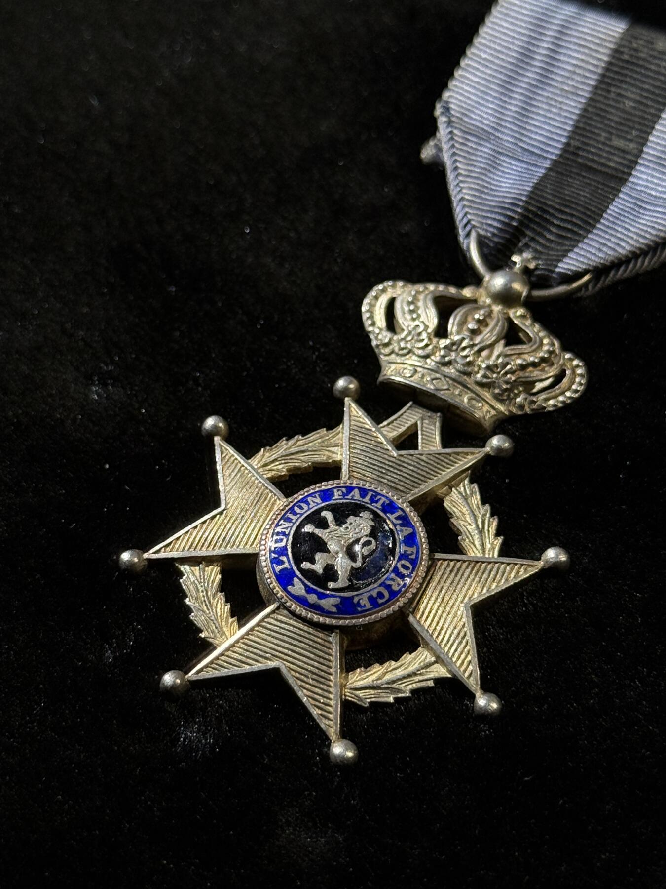 欢庆春节！戎马世界章牌大赏第111期春节大拍 比利时利奥波德二世勋章，早期单语版，银制