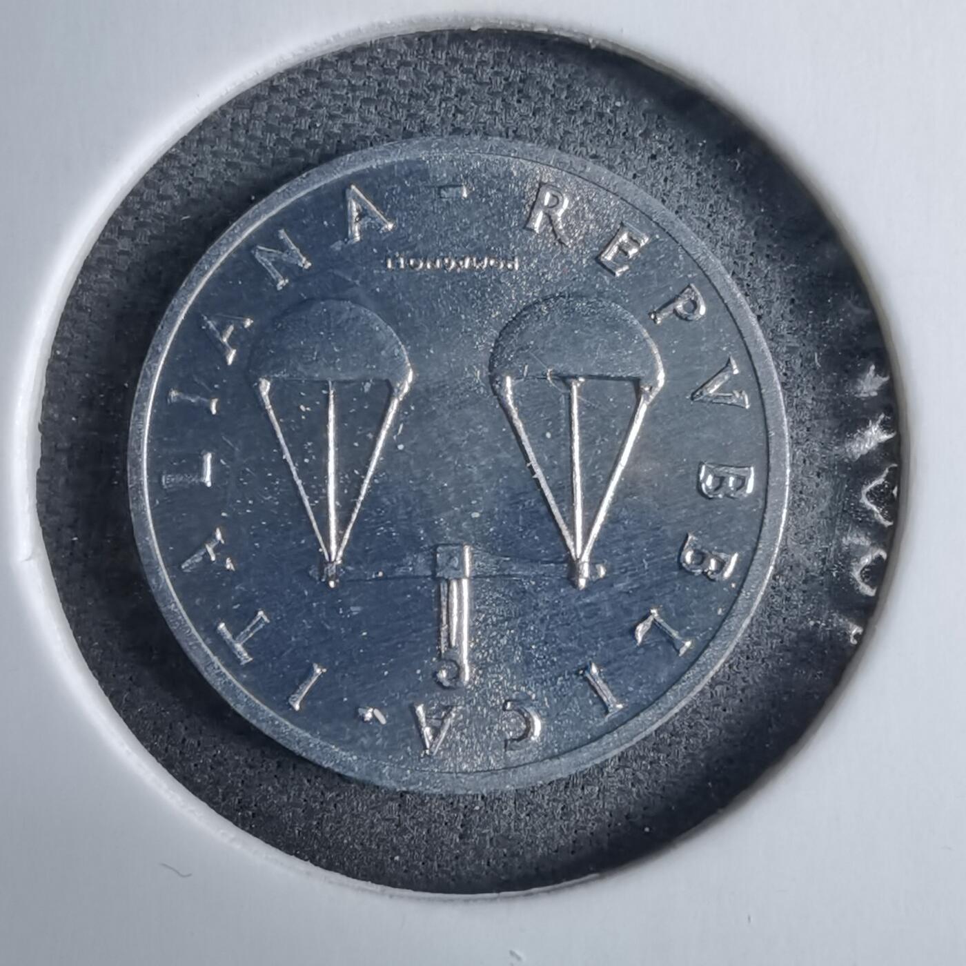 沼泽如烟--第985场 意大利1985年1里拉