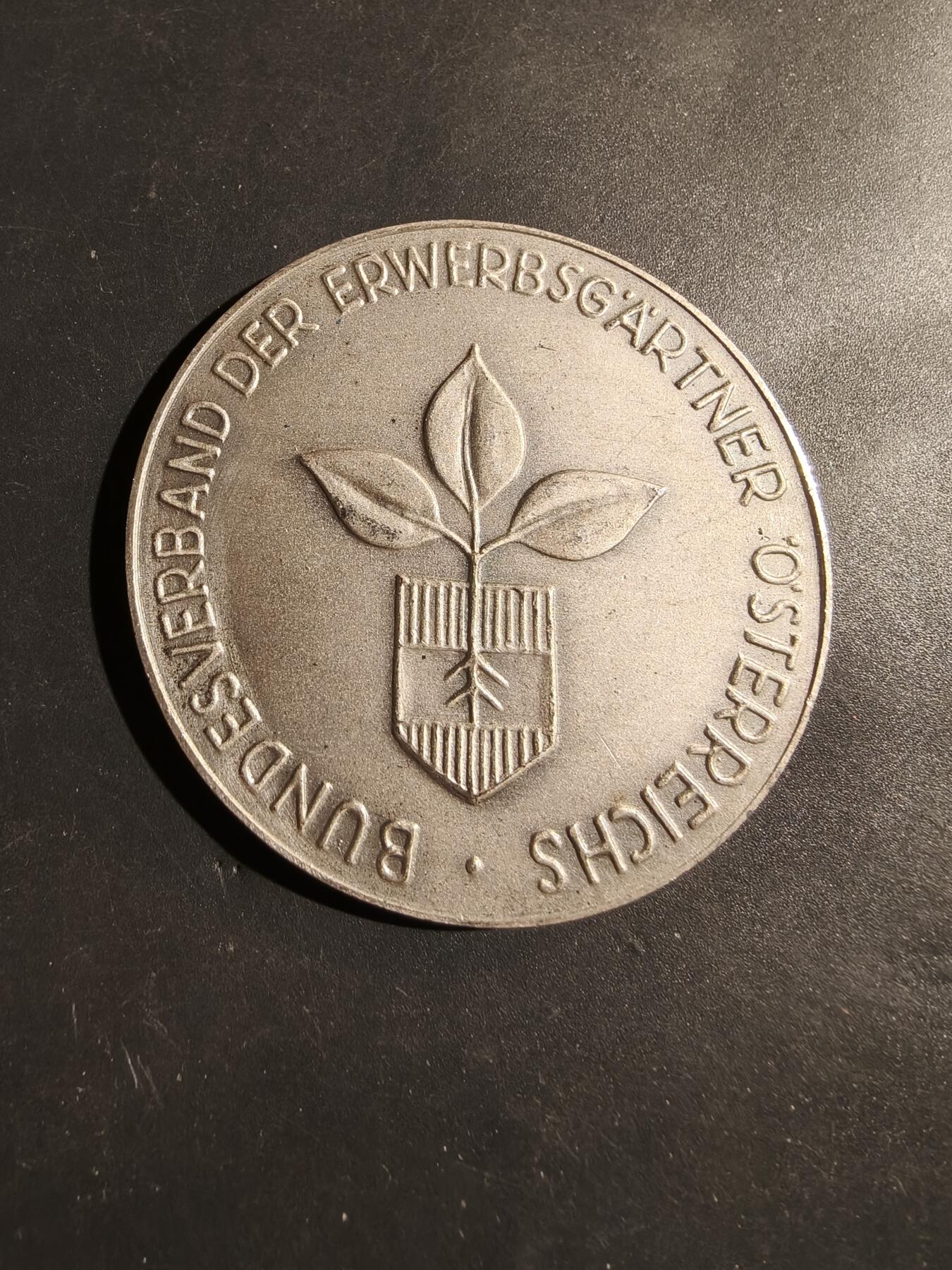 老王徽章第180期 奥地利专业园艺师联邦协会银级纪念章    直径60mm     重量63.1g