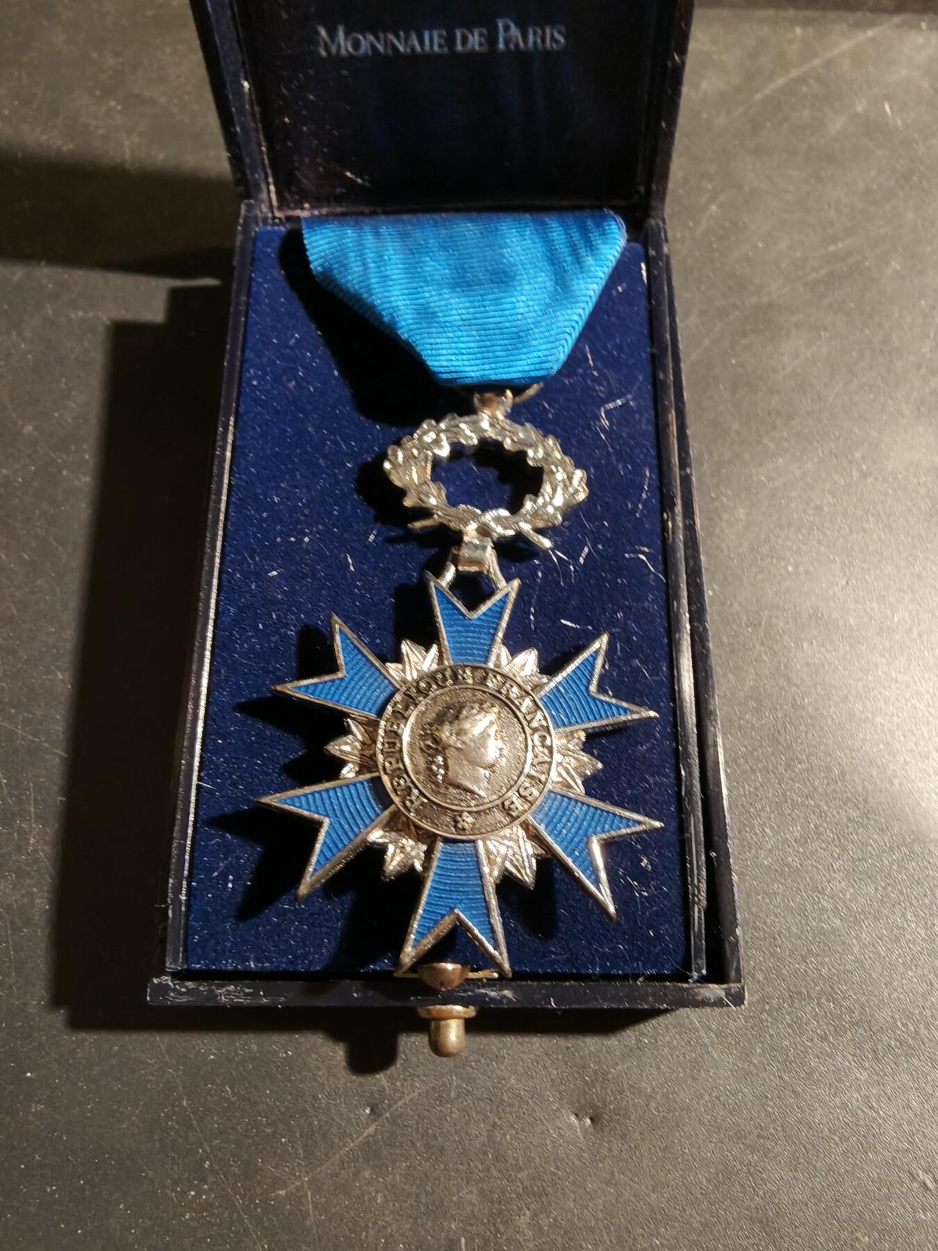 老王徽章第180期 法国骑士级国家功勋勋章     原盒