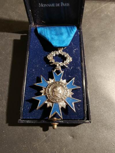 老王徽章第180期 - 法国骑士级国家功勋勋章     原盒