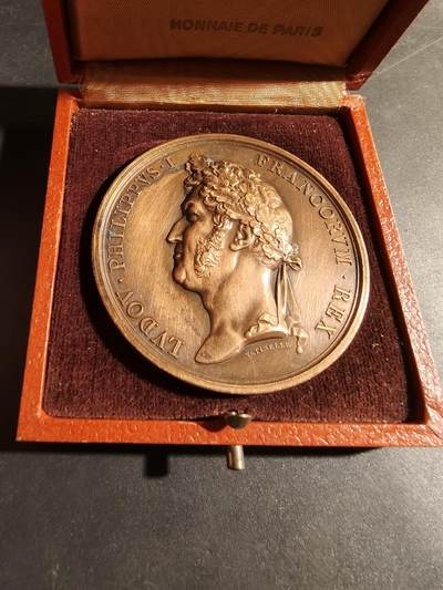 老王徽章第180期 - 法国1830年卢克索方尖碑在巴黎协和广场落成大铜章     原盒     直径58mm    重量76.1g