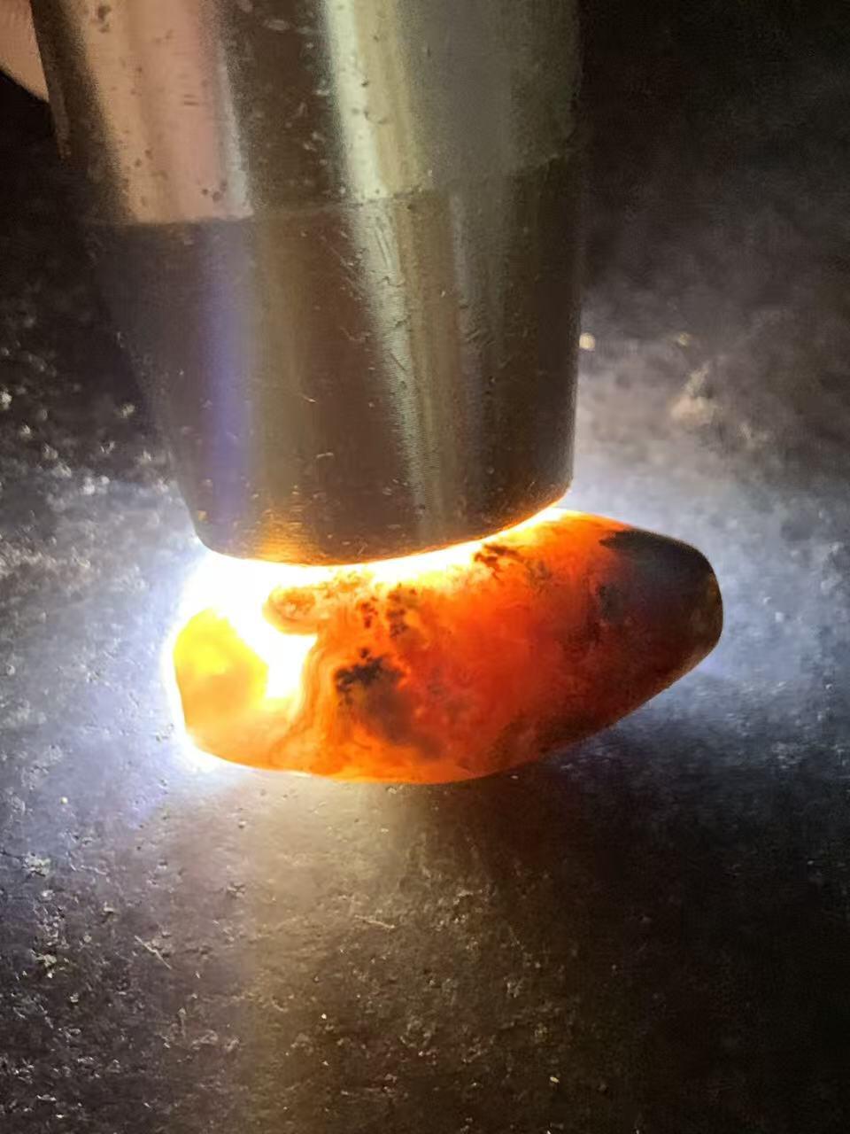 精美冰飘草花纹战国红玛瑙天珠形桶珠一个