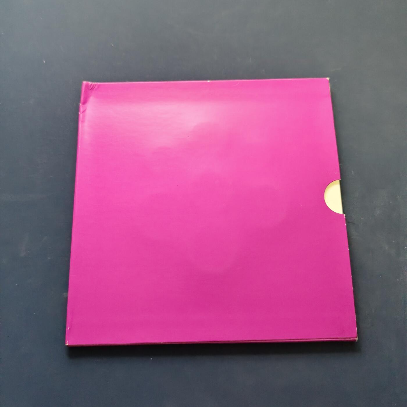 【全场包邮】纯粹捡漏拍501场-持续更新中 香港硬币护照（乔六-女王钱册装26枚）+香港1997回归官方封装纪念版套币-2册一组