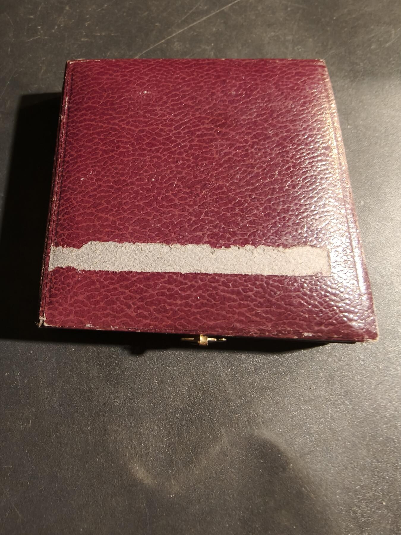 老王徽章第180期 法国国家建筑材料与采石产品行业联盟大铜章   原盒     直径50mm    重量61.4g