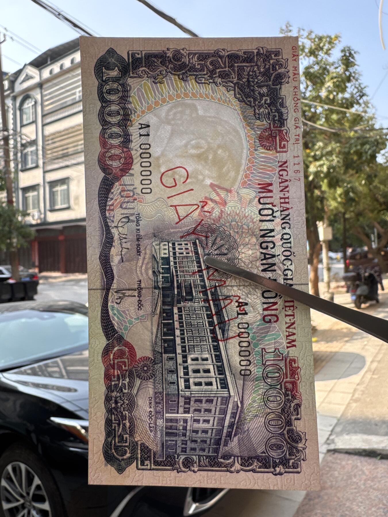 桂P钱币文化工作室拍卖第四十六期，岁末年初专场 南越共和国1975年版10000盾票样，UNC，罕见品种，有黄斑