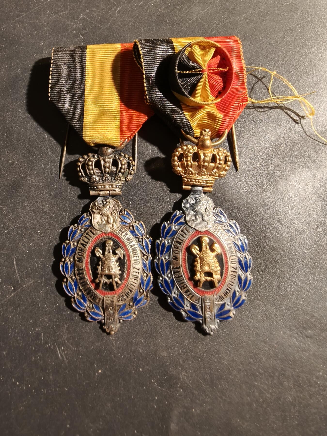 老王徽章第180期 比利时金银级劳工奖章一组