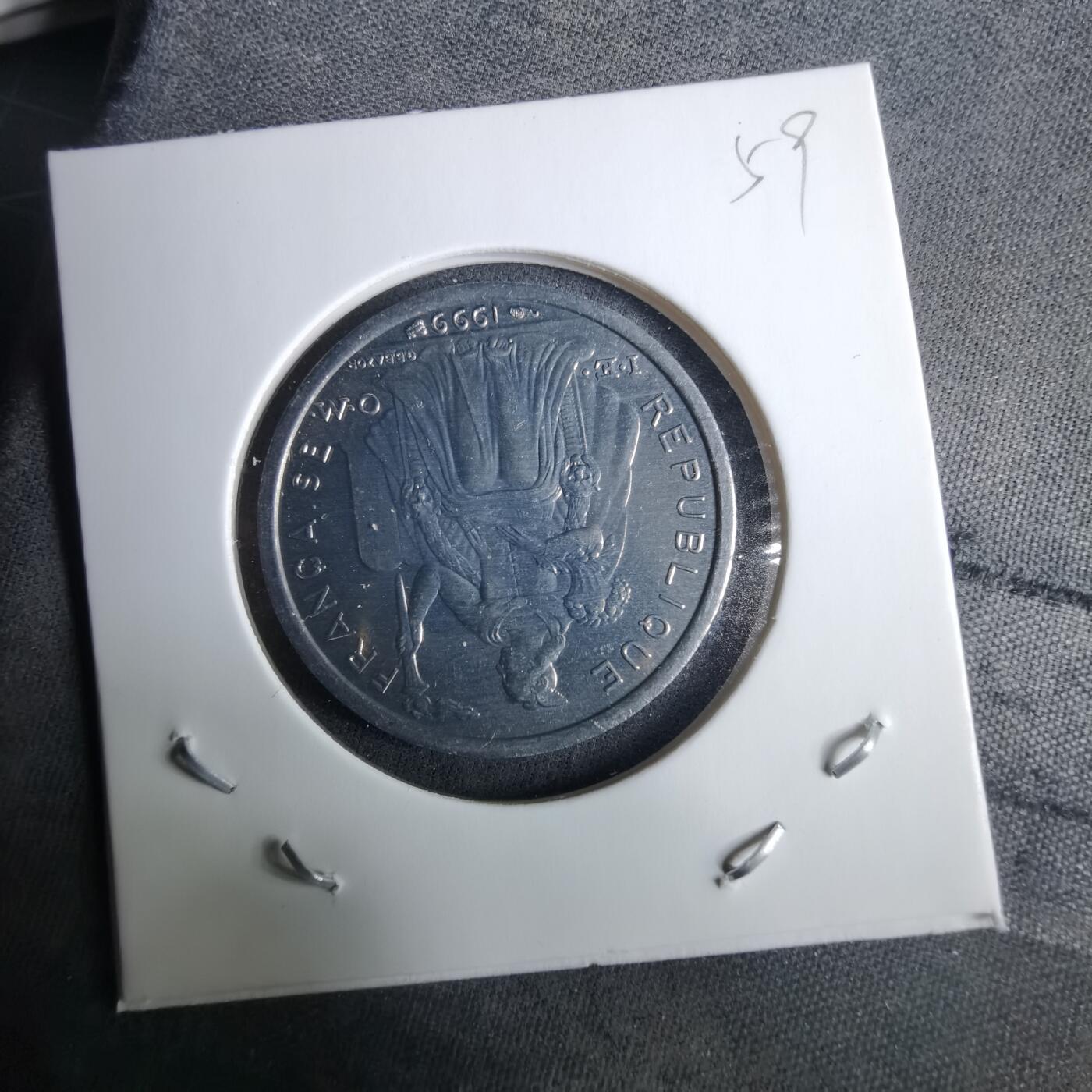 沼泽如烟--第985场 法属波利尼西亚1999年2法郎