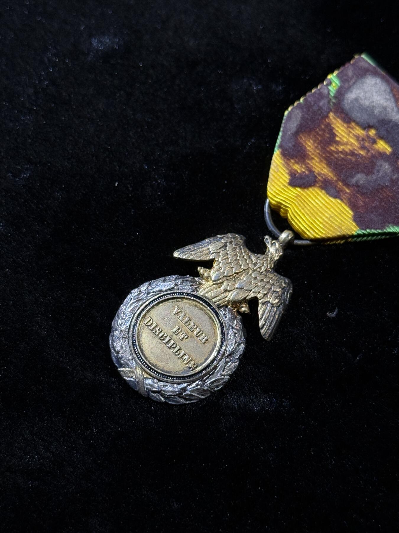 欢庆春节！戎马世界章牌大赏第111期春节大拍 法国第二帝国版军事功勋勋章，银制