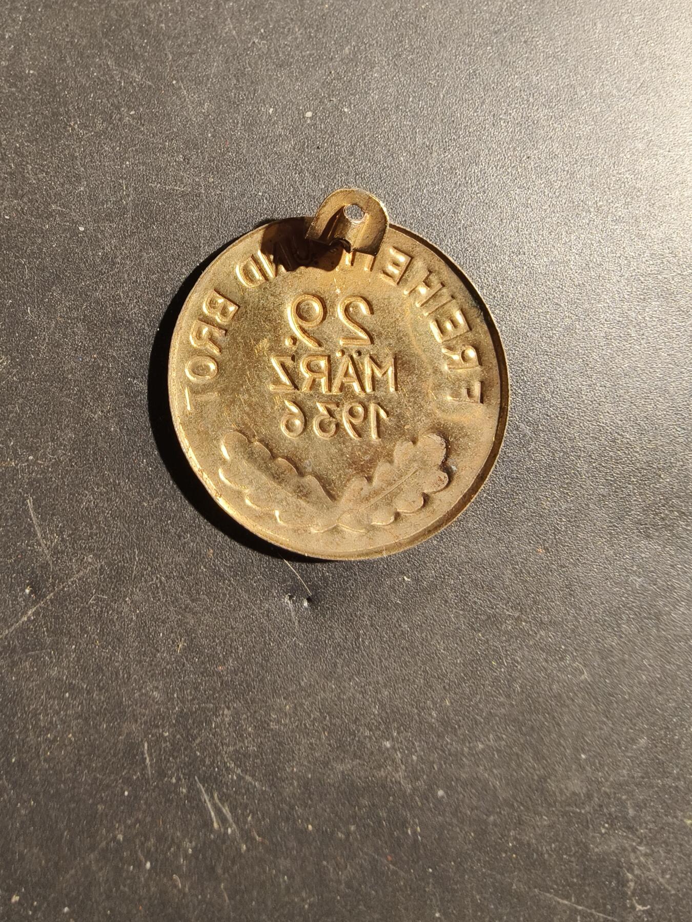 老王徽章第180期 德三1936选举“面包与自由”口号证章