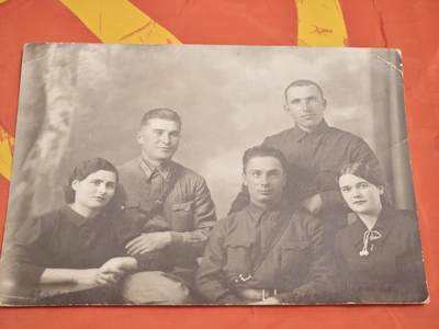 橙子收藏(照片专场)第三期 - 1941年10月拍摄于沃罗涅日的苏军军人与亲友合影照，属于卫国战争爆发初期的战时影像遗存。(1942年惨烈的沃罗涅日战役，这是否是他们最后的合照)
