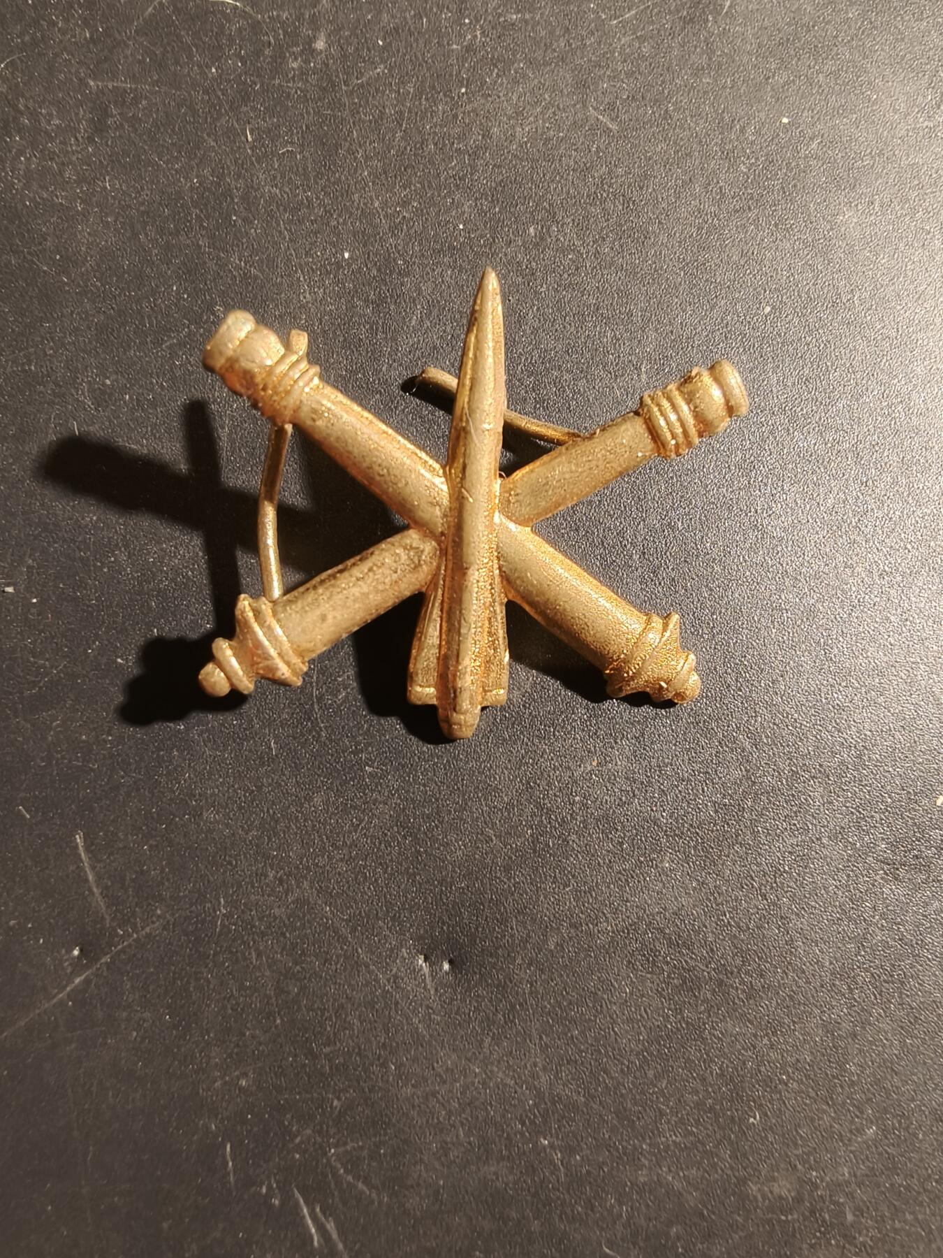 老王徽章第180期 比利时防空炮兵贝雷帽徽