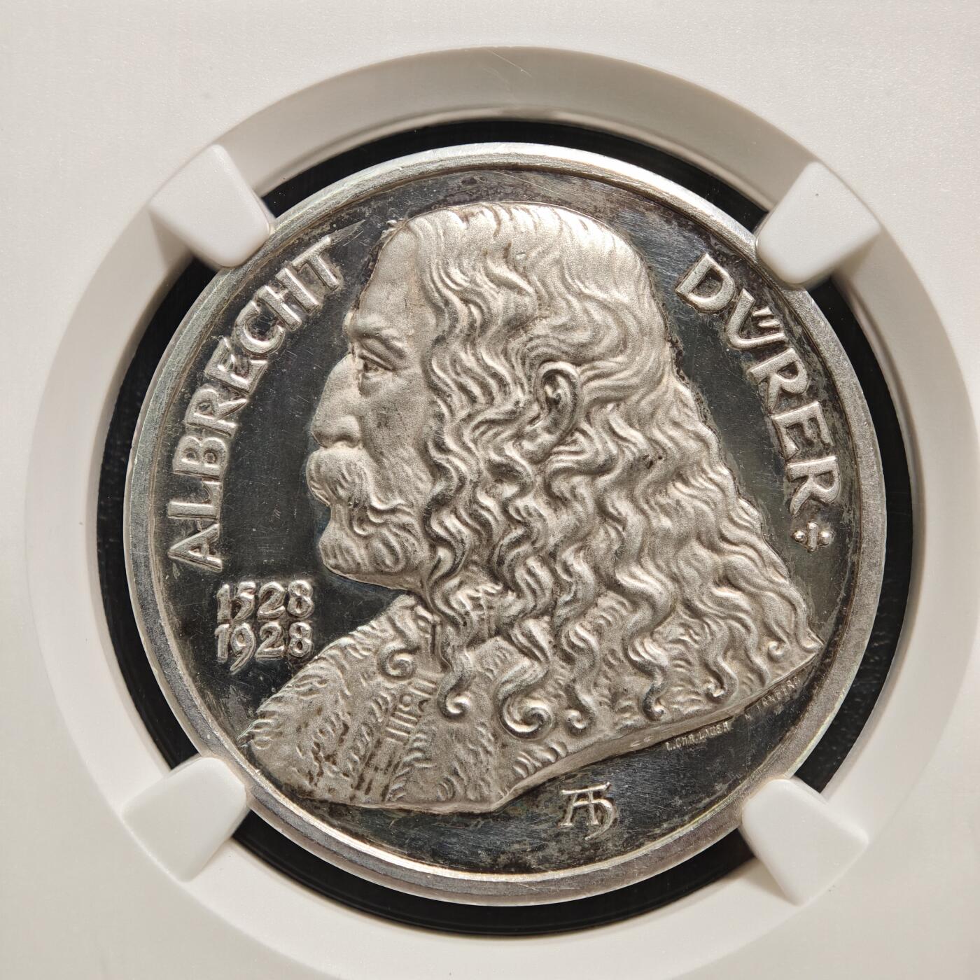 【德藏】世界币章拍卖第164期（拍品征集中~欢迎藏友联系） 1928年 德国纪念画家阿尔布雷希特·丢勒逝世400周年精制银章 NGC UNC 正面是画家丢勒长发披肩的左侧面半身像，背面是展翅鹰包围的人形家族徽章，特别繁复漂亮，雕刻精美，镜面效果，NGC早期低评