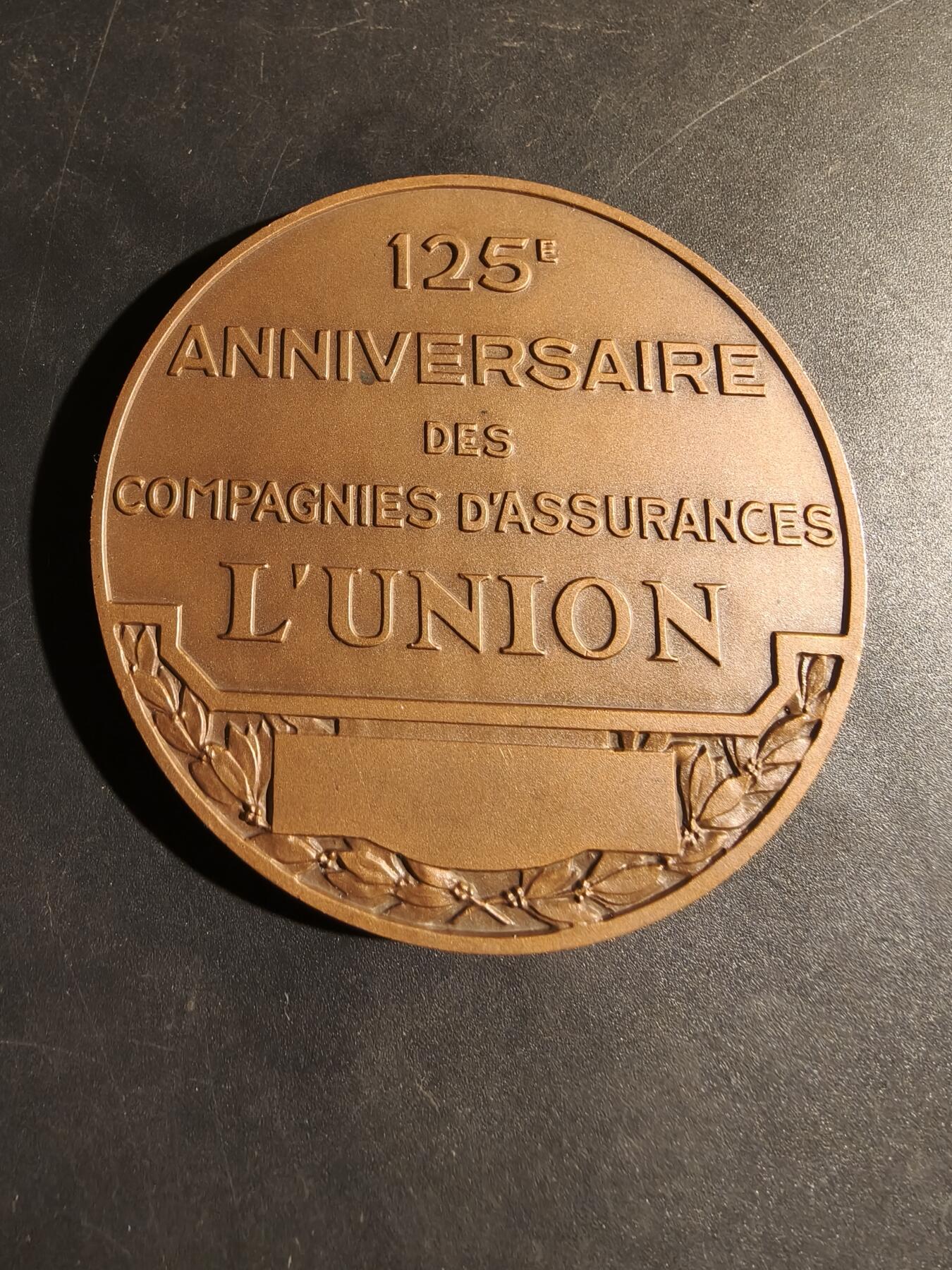 老王徽章第180期 法国联合保险公司成立125周年大铜章     正面为巴黎协和广场卢克索方尖碑      直径66mm      重量146.4g