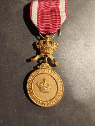 老王徽章第180期 - 比利时金级王冠奖章