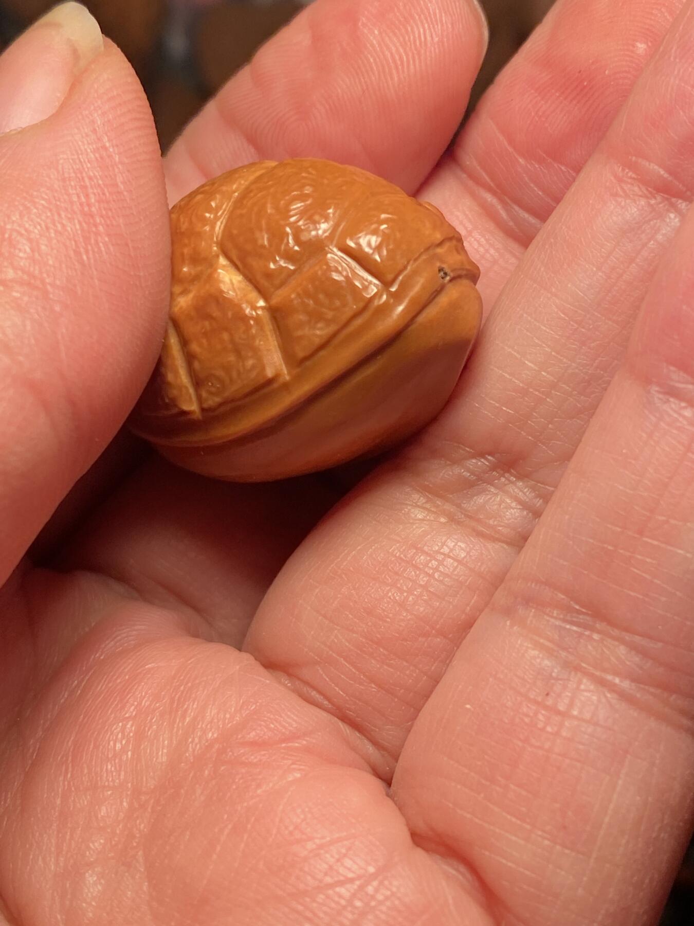 核舟记发源地苏州舟山核雕年末放漏 福利苏工核雕，纯手工雕刻,大富甲，个性十足，等待有缘人，市场无同款，尺寸2。35x3.4喜欢的来