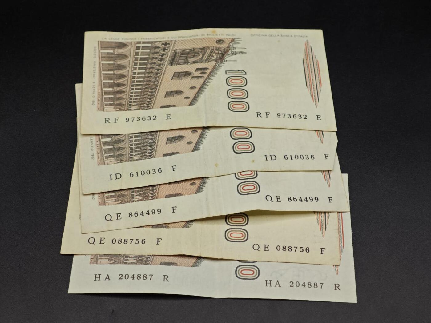 【淘币小摊】实时拍第八百六十四拍   无佣金纸币福利场   年前最后一周 之前的预留小年前全部发出 请更换最新收货地址  意大利1000里拉纸币5张【有折】