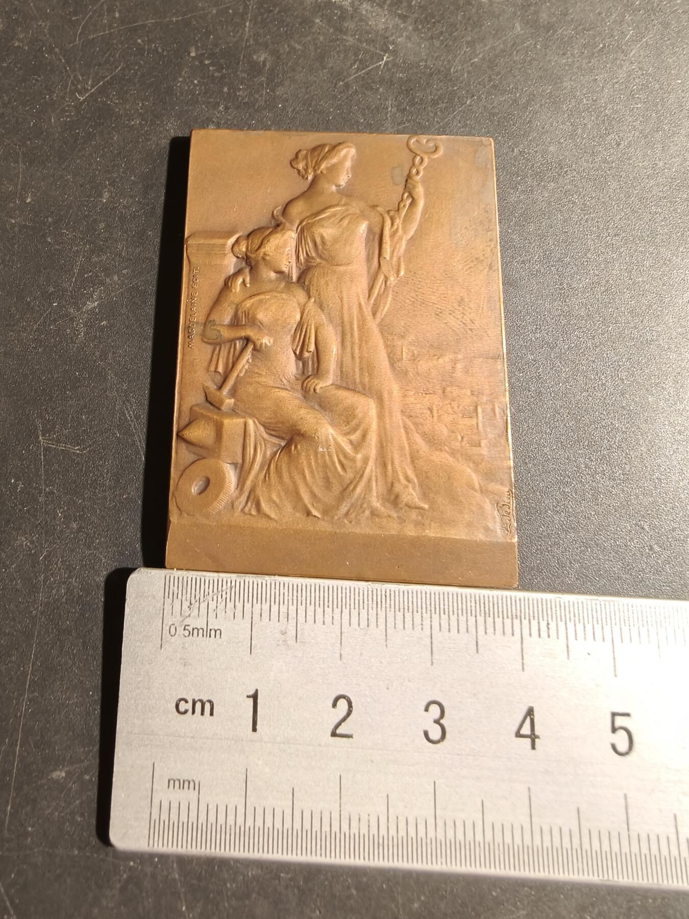 老王徽章第180期 巴黎博览会方形大铜章     尺寸39×55mm    重量54.5g