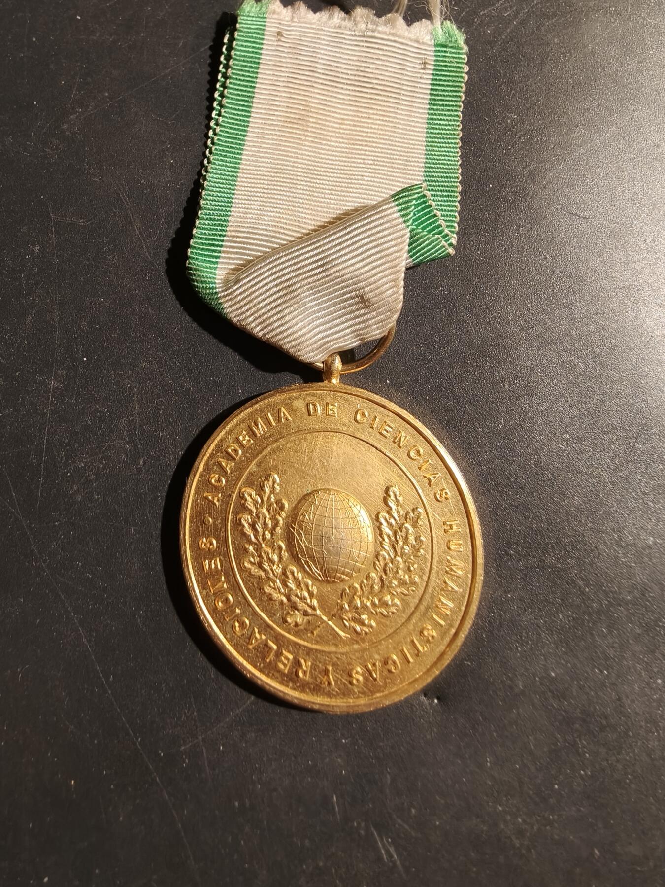 老王徽章第180期 比利时布鲁塞尔人文科学与关系学院纪念章