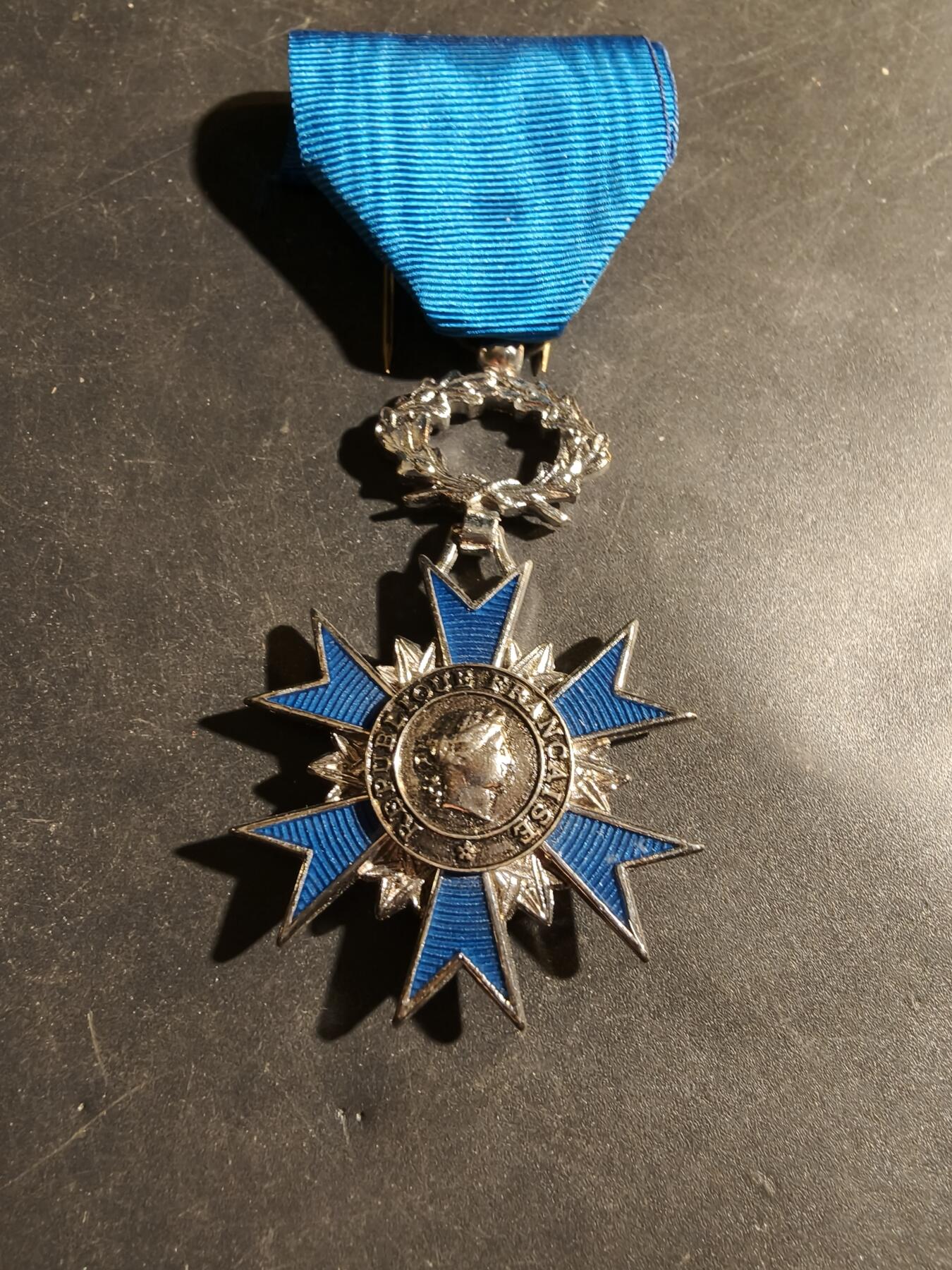 老王徽章第180期 法国骑士级国家功勋勋章     原盒