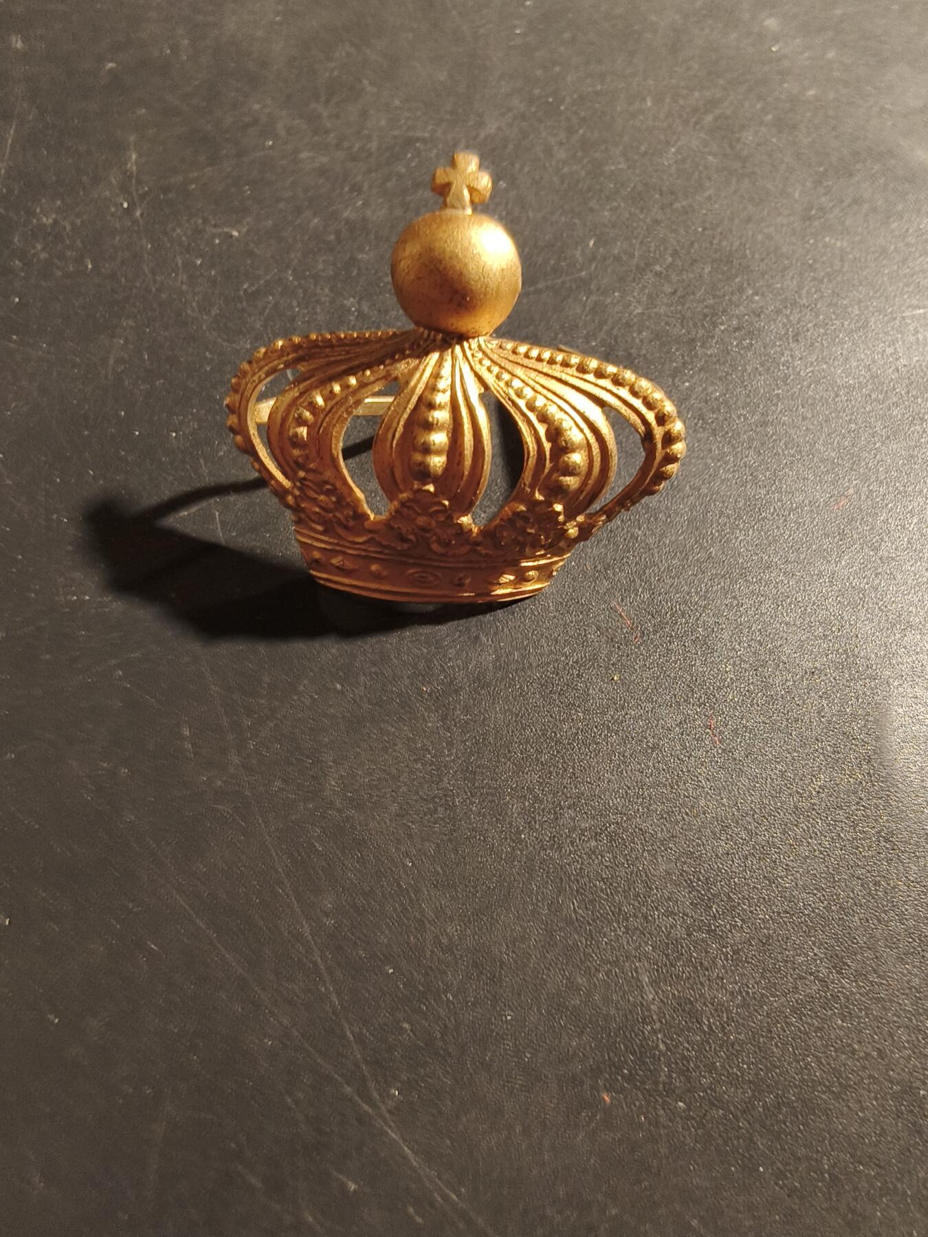 老王徽章第180期 比利时军衔皇冠徽饰