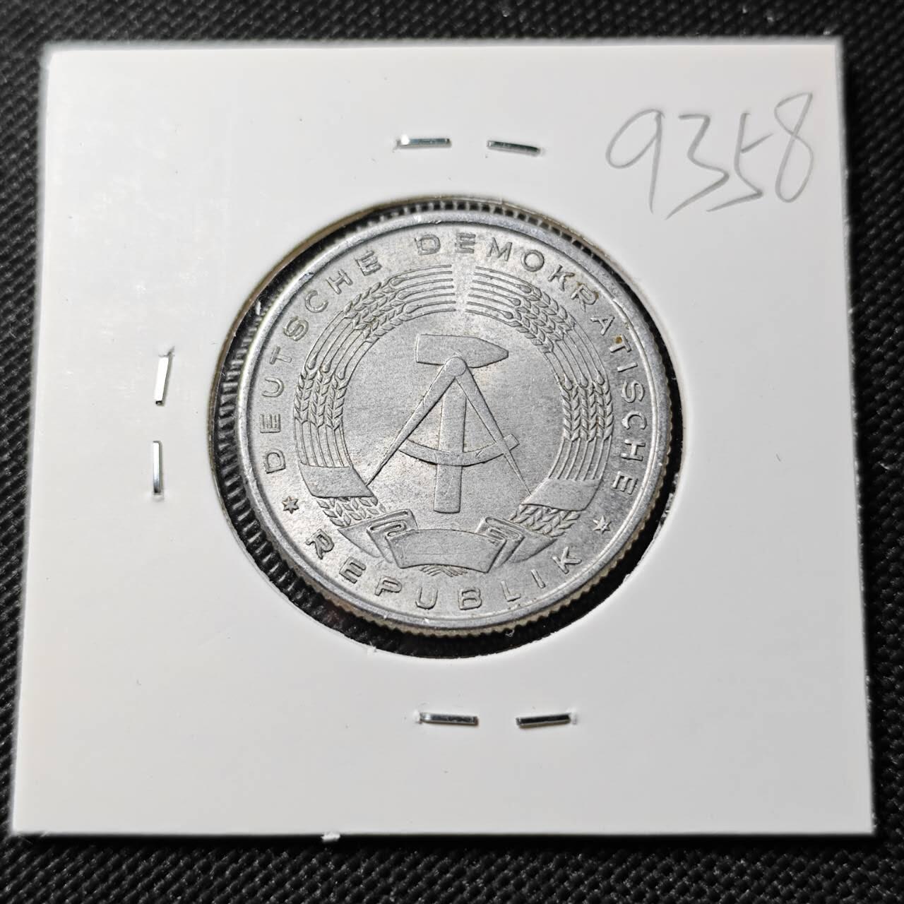 KK钱币收藏小铺  第393期  2月预留时间 周末发货  1957东德2马克 A版