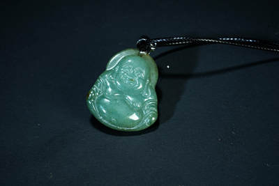 上海都达杂项专场二十一（全场包邮） - 天然冰绿种翡翠（A货）精雕《佛公》挂件 90-100