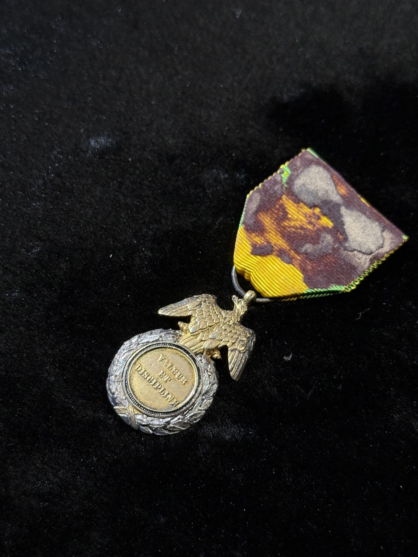 欢庆春节！戎马世界章牌大赏第111期春节大拍 法国第二帝国版军事功勋勋章，银制