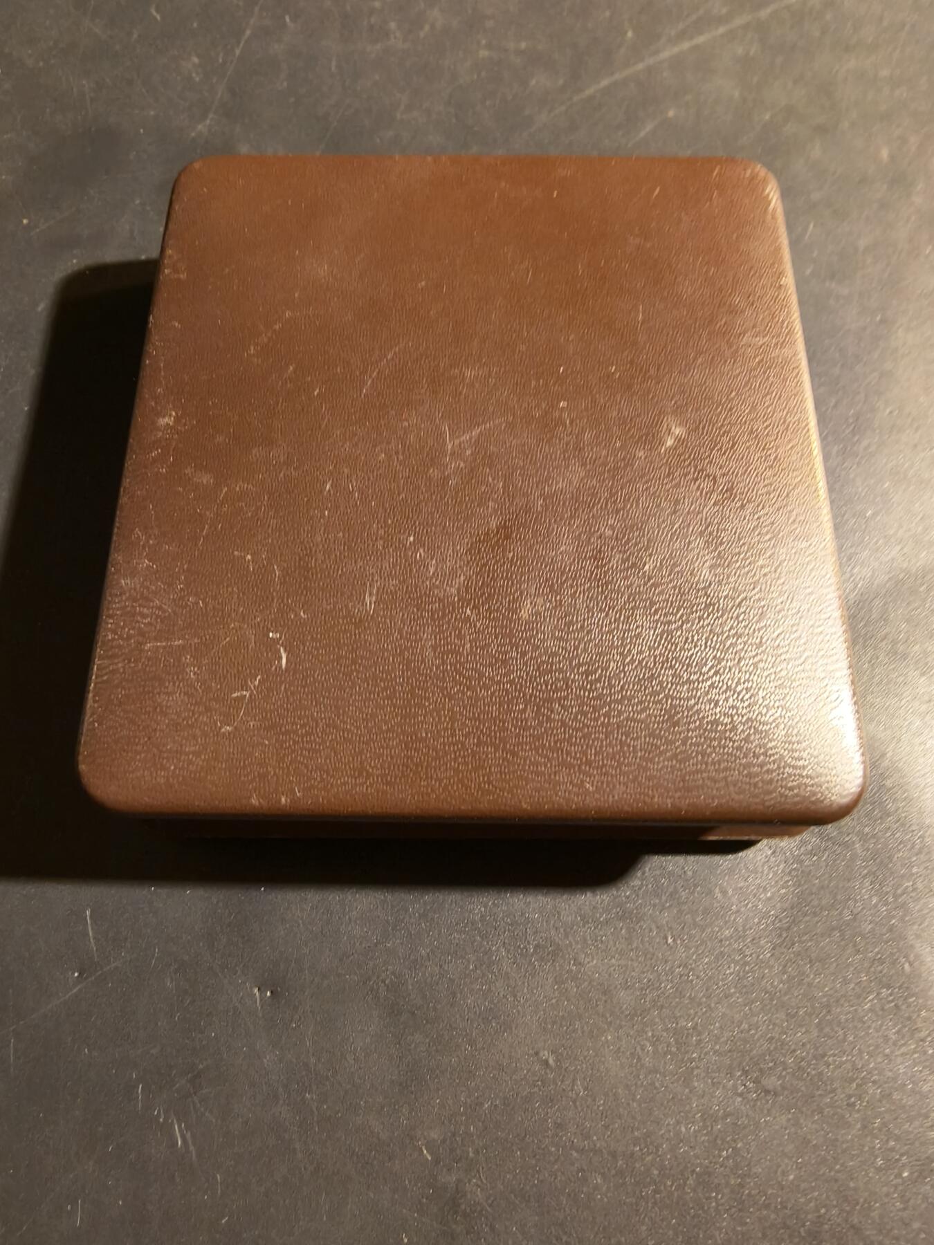 老王徽章第180期 比利时图尔奈市大铜章     原盒    直径50mm    重量51.3g