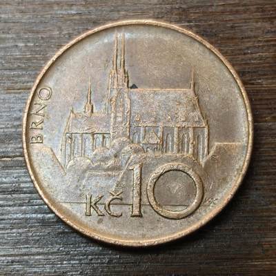 【铜匠收藏】★第146★散币专场 不寄存，30包邮。不满30元，支付5元运费。《接受代拍 代送NGC评级》 - 73【无寄存】1993年 捷克 10克朗 布尔诺大教堂 