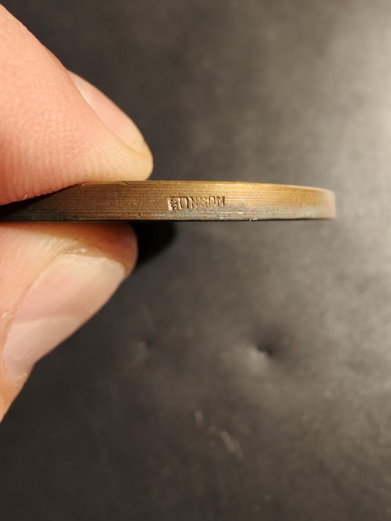 老王徽章第180期 比利时布鲁塞尔商会圣米歇尔(圣米迦勒)屠龙大铜章     原盒     直径50mm     重量53.6g