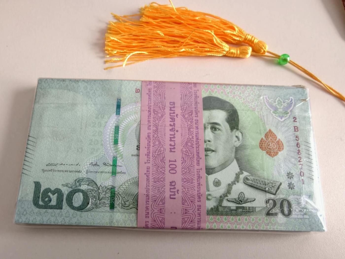 春节钱币瓷器清货捡漏拍场 泰国老板纸质20铢全新UNC连号100张，银行原封  现在很少见了