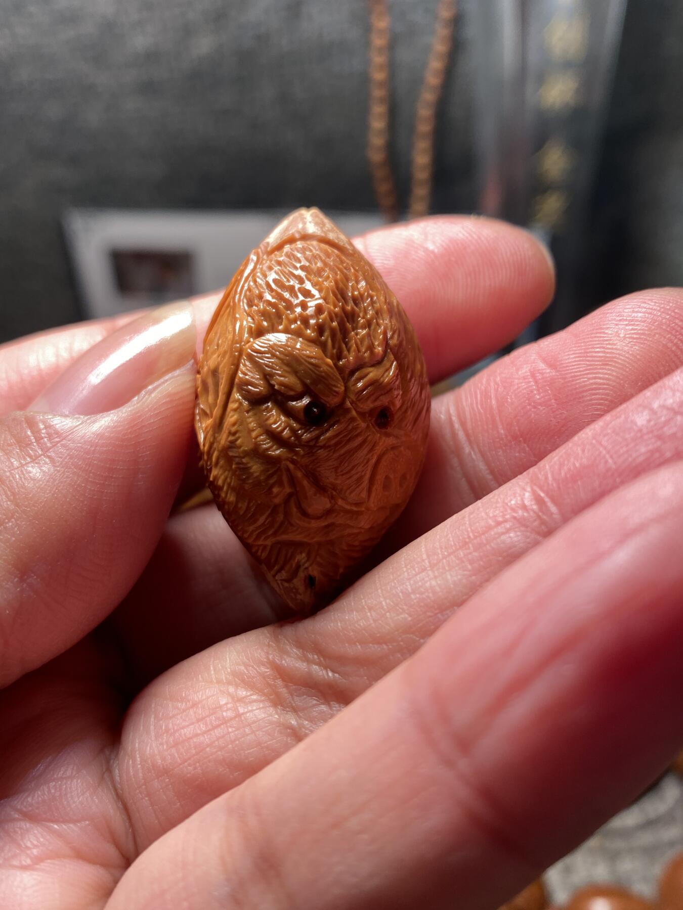 核舟记发源地苏州舟山核雕年末放漏 福利苏工核雕，纯手工雕刻,天篷元帅，个性十足，等待有缘人，市场无同款，尺寸2。3x4.0喜欢的来