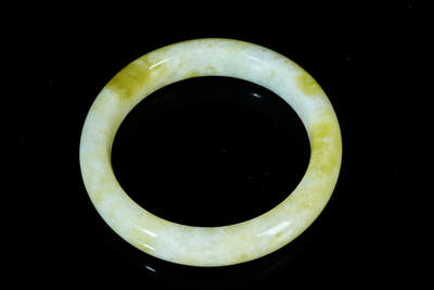 上海都达杂项专场四十七【全场包邮】  天然蓝田玉贵妃手镯90-56