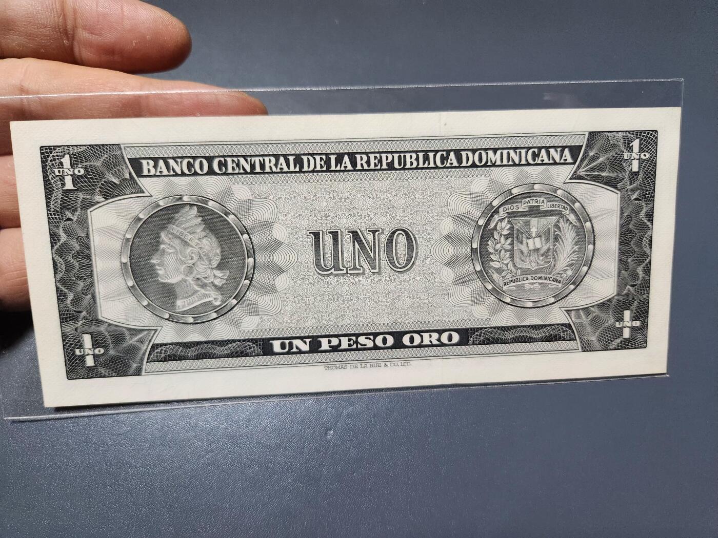 2月4号晚上8点 外国纸币自动截拍第17场 全新UNC多米尼加1977年1比索 美金设计 国父胡安·杜阿尔特