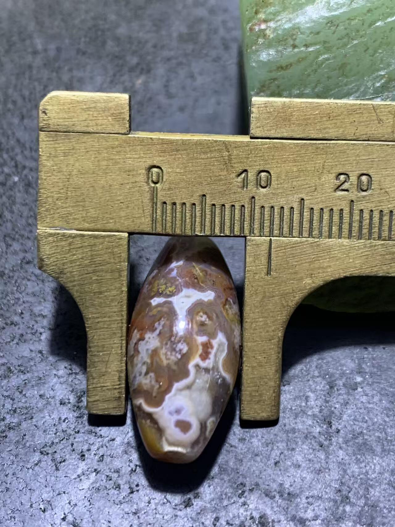 精美冰飘草花纹战国红玛瑙天珠形桶珠一个