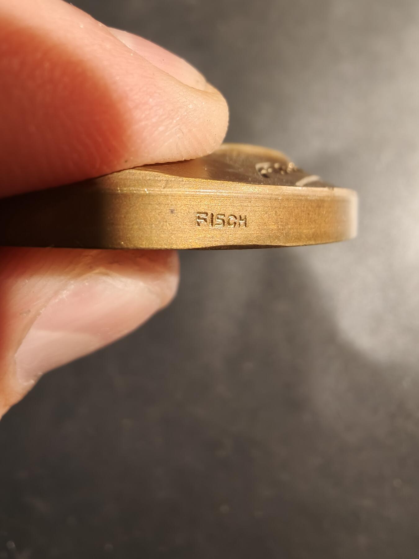 老王徽章第180期 比利时保罗·富尔马里耶教授90岁生日大铜章     原盒     高浮雕      直径69mm     重量202g