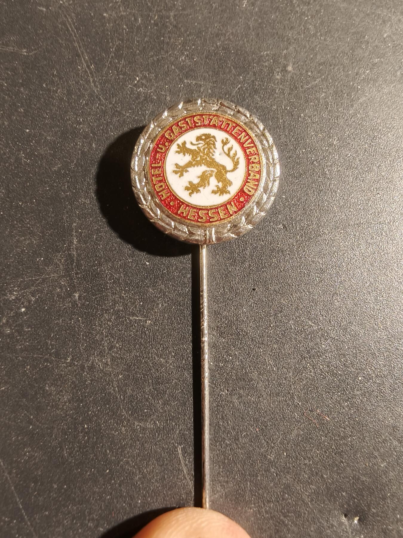 老王徽章第180期 德国黑森州酒店和餐饮协会针插
