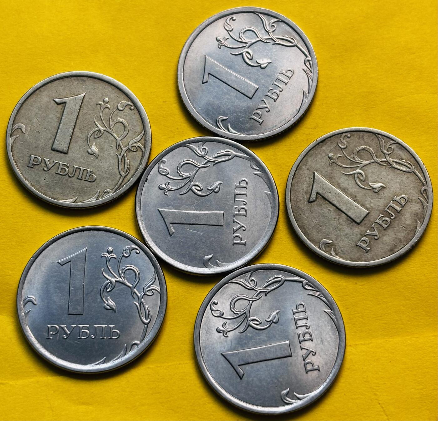 文馨钱币收藏第 293 场，春节前最后一期全部发出，将不予寄存，请悉知 俄罗斯双头像 1 卢布 6 枚，包含 4 个原光