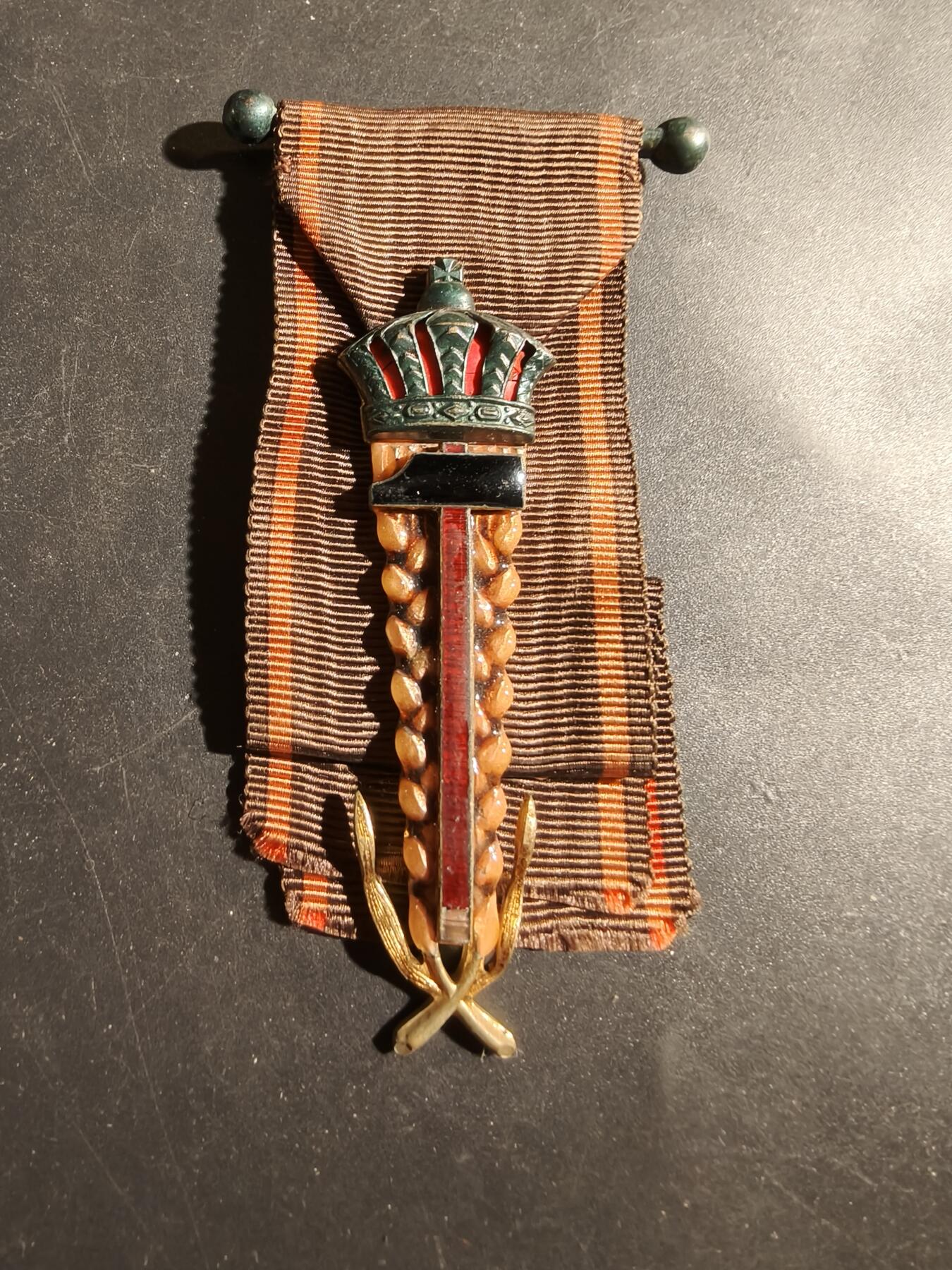 老王徽章第180期 比利时劳动荣誉勋章    原盒