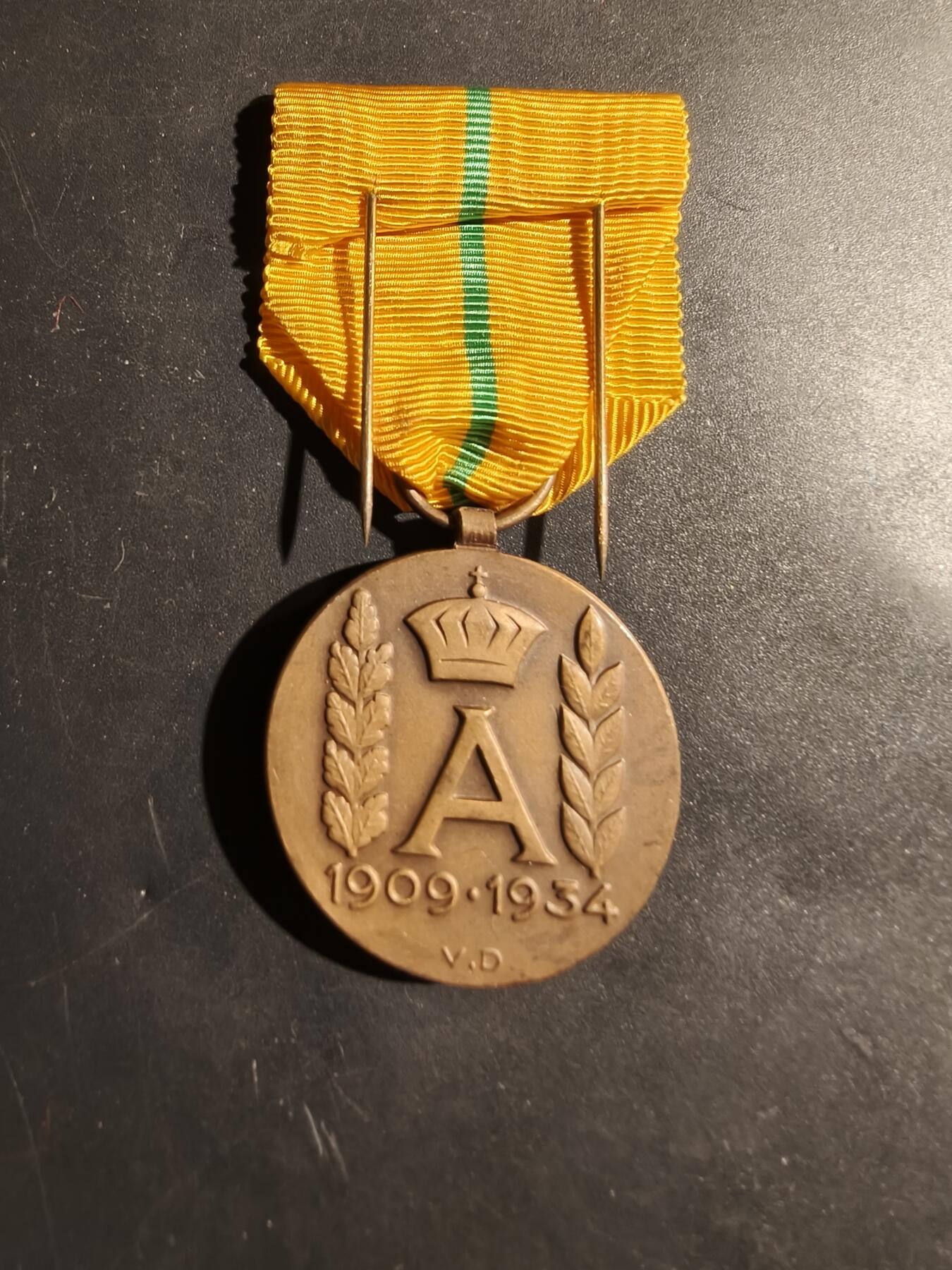 老王徽章第180期 比利时阿尔贝一世国王执政纪念章