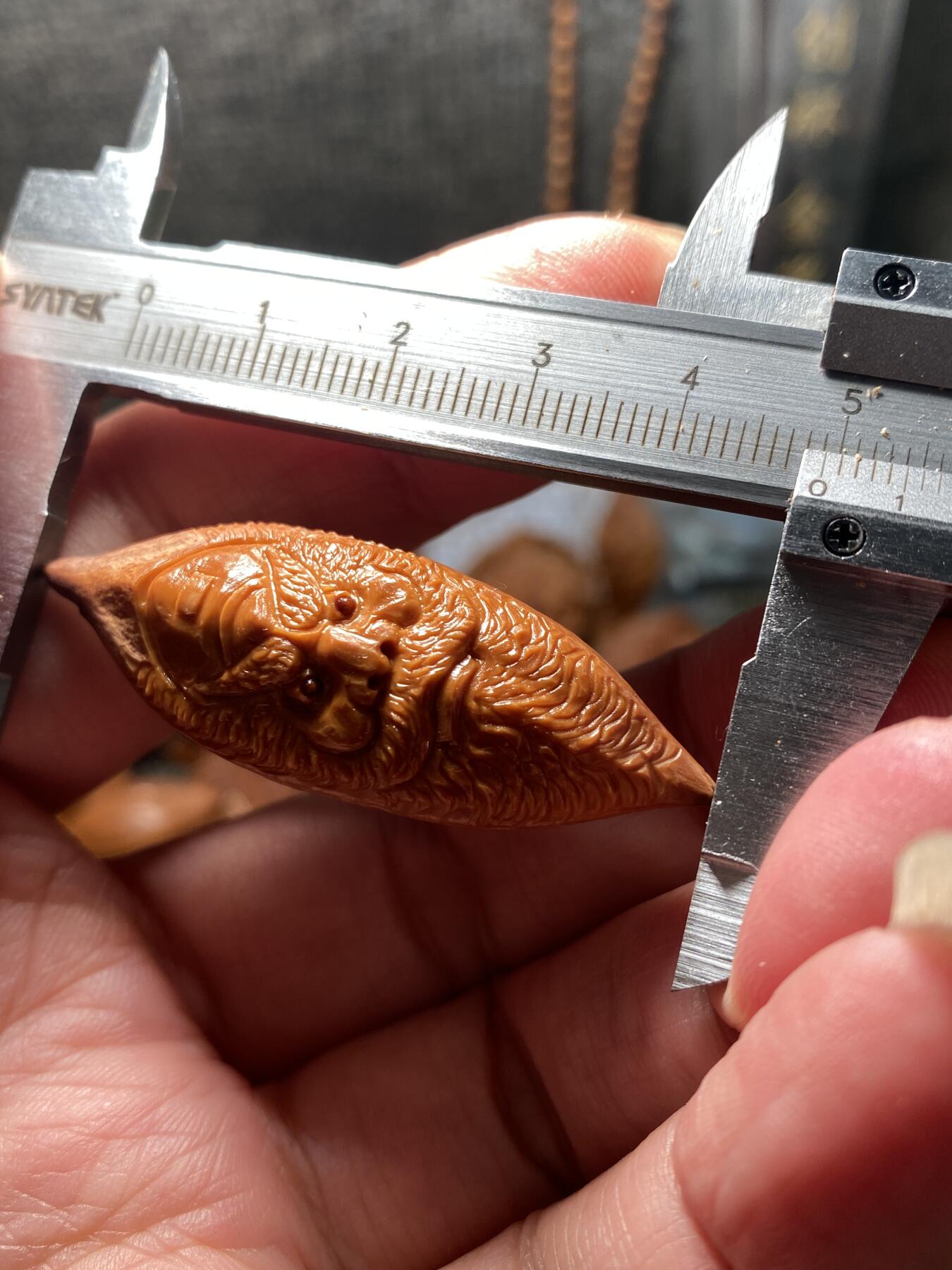 核舟记发源地苏州舟山核雕年末放漏 福利苏工核雕，纯手工雕刻二花钟馗，个性十足，等待有缘人，市场无同款，尺寸1。7x4.9喜欢的来