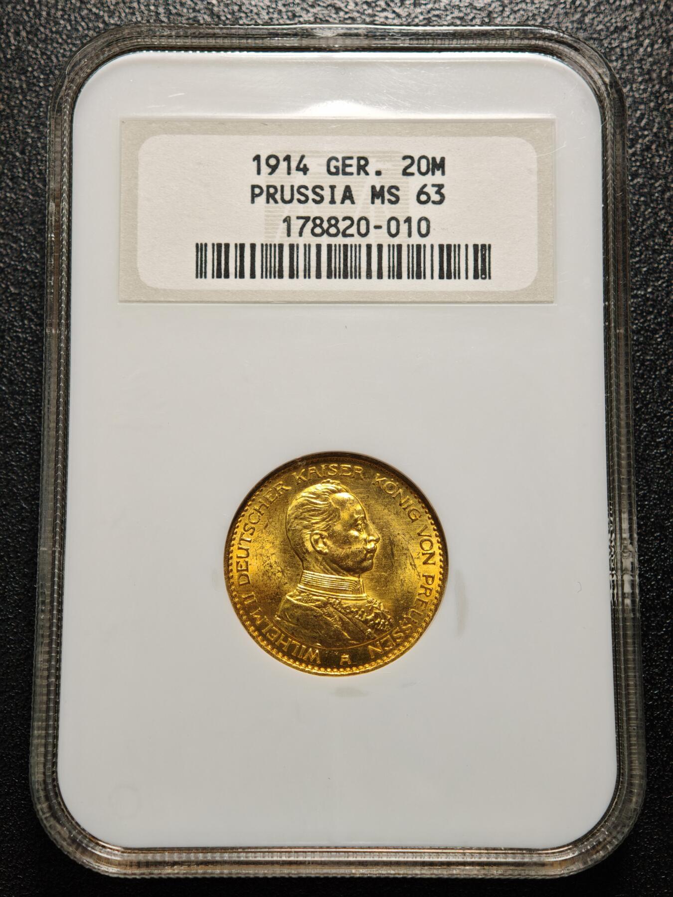 【德藏】世界币章拍卖第164期（拍品征集中~欢迎藏友联系） 1914年 德国普鲁士威廉二世军装A版20马克金币，流通金币，重量：7.965克，含金量：90%，NGC MS63 这是德国普鲁士一战前发行的最后一款流通金币，军装版，设计精美，图案细腻，热门品种，顶级品相。NGC老白盒，早期低评