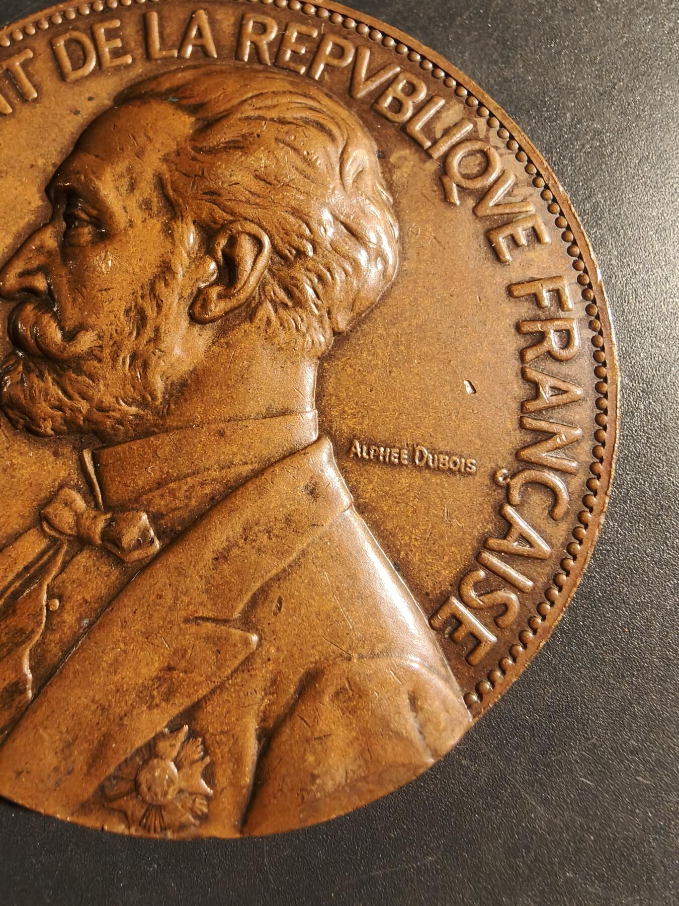 老王徽章第180期 法国卡尔诺就职总统大铜章    原盒    阿尔菲杜布瓦作品    直径68mm    重量158g