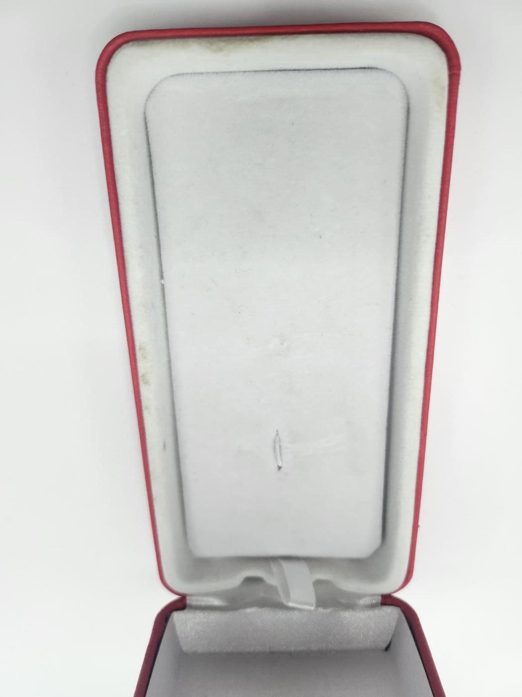 南水社第二次拍卖 越南社会主义共和国三级决胜勋章 06铝制版 稀少，章盒完好，