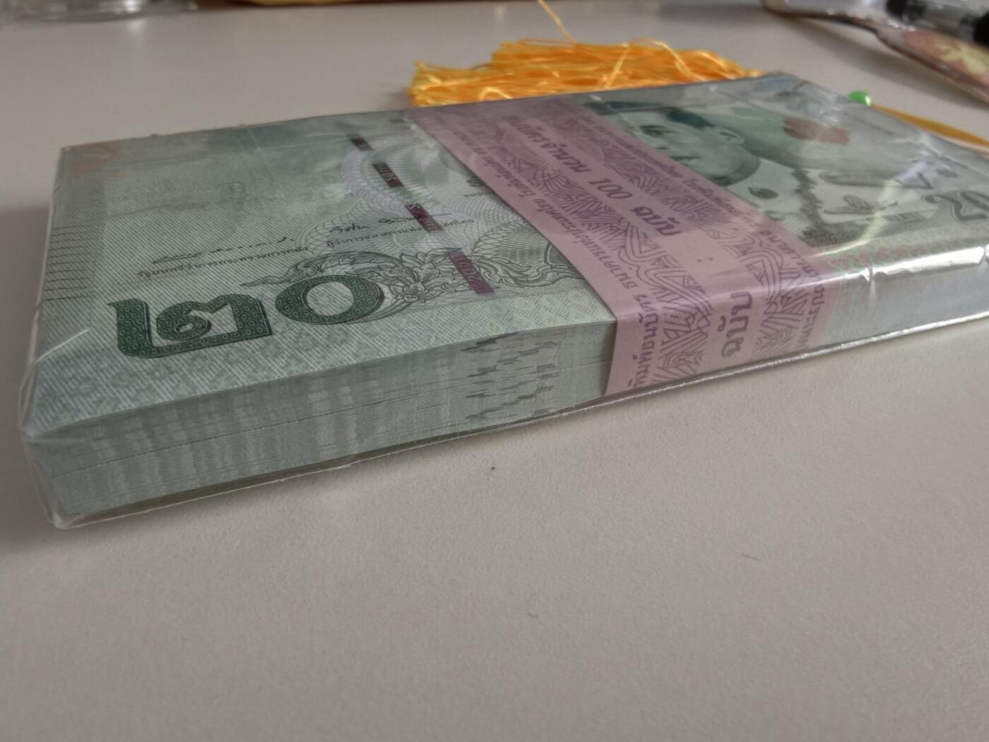 春节钱币瓷器清货捡漏拍场 泰国老板纸质20铢全新UNC连号100张，银行原封  现在很少见了