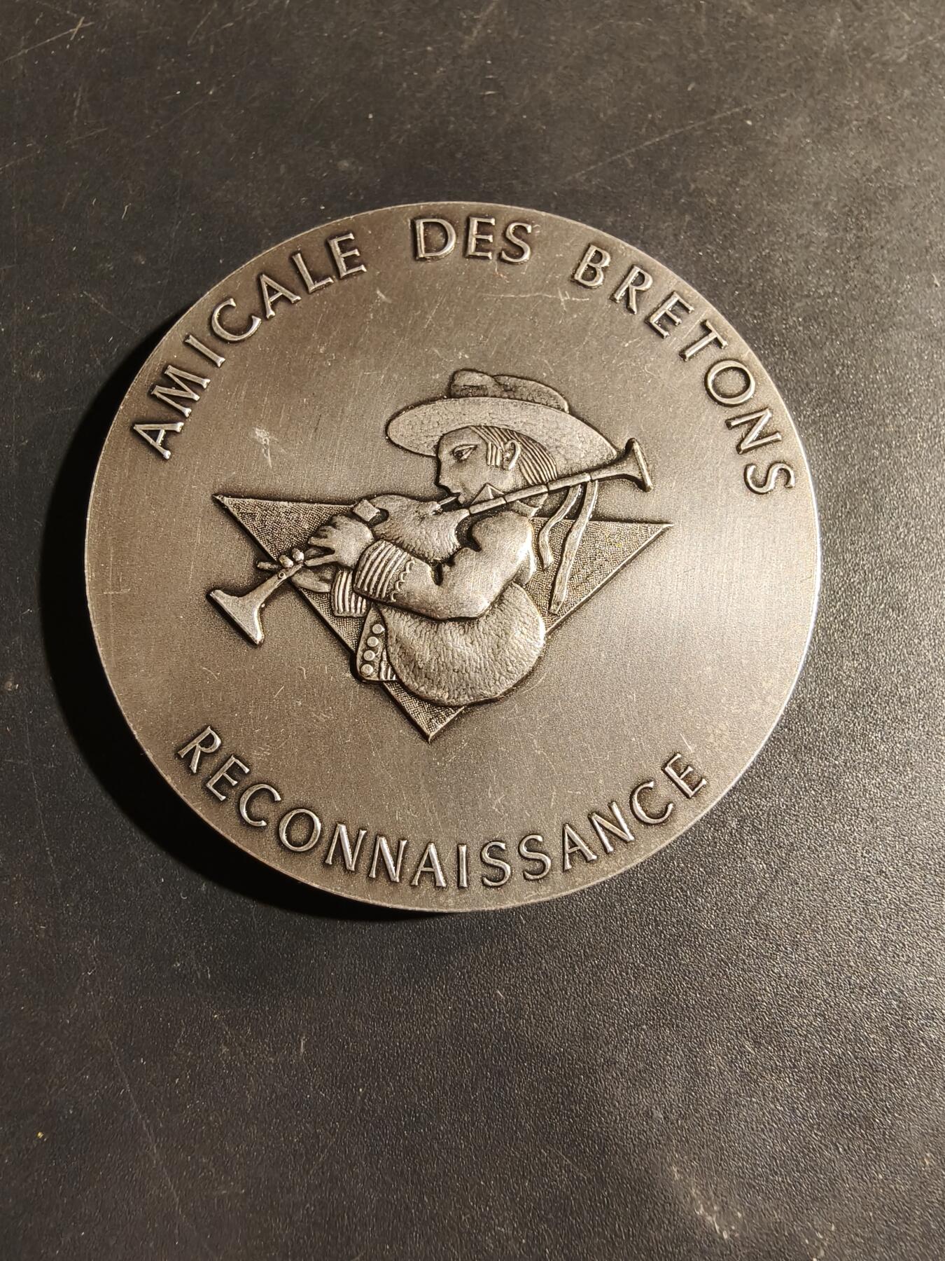 老王徽章第180期 法国布列塔尼人之友协会镀银大铜章     直径50mm     重量76.3g